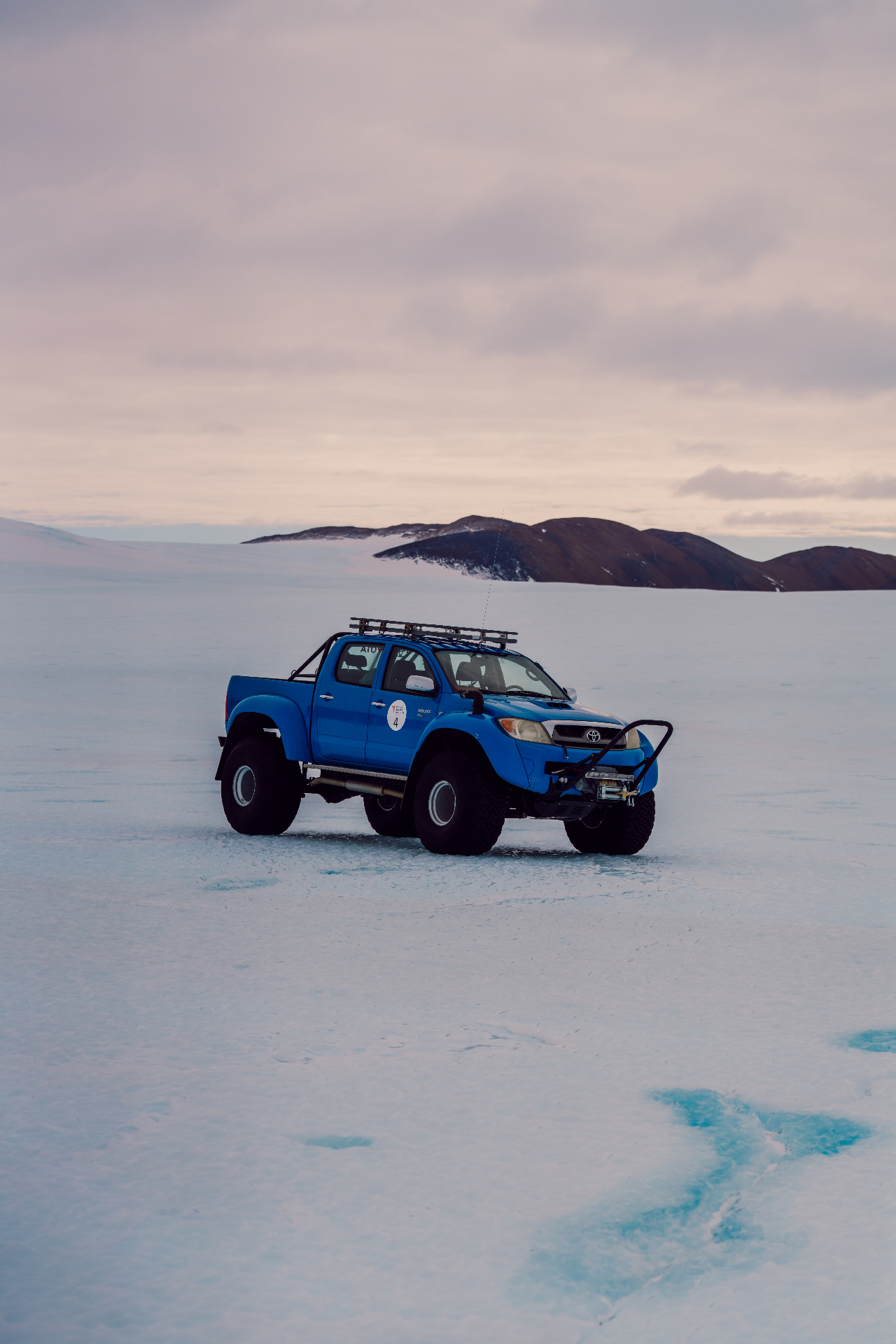 Cross the ice by Antarctic truck